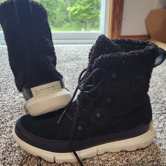 Sorel Women's Size 8.5 Winter Boot - Picture 2 of 8